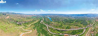 固原市深入推進生態(tài)制度、生態(tài)環(huán)境、生態(tài)空間、生態(tài)經(jīng)濟、生態(tài)生活、生態(tài)文化六大體系建設(shè)，推動山綠與民富、生態(tài)保護與高質(zhì)量發(fā)展有機結(jié)合。（資料照片）本報記者 黨碩 攝