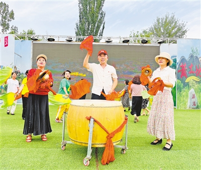 黃土地文化藝術(shù)團(tuán)演出現(xiàn)場(chǎng)。